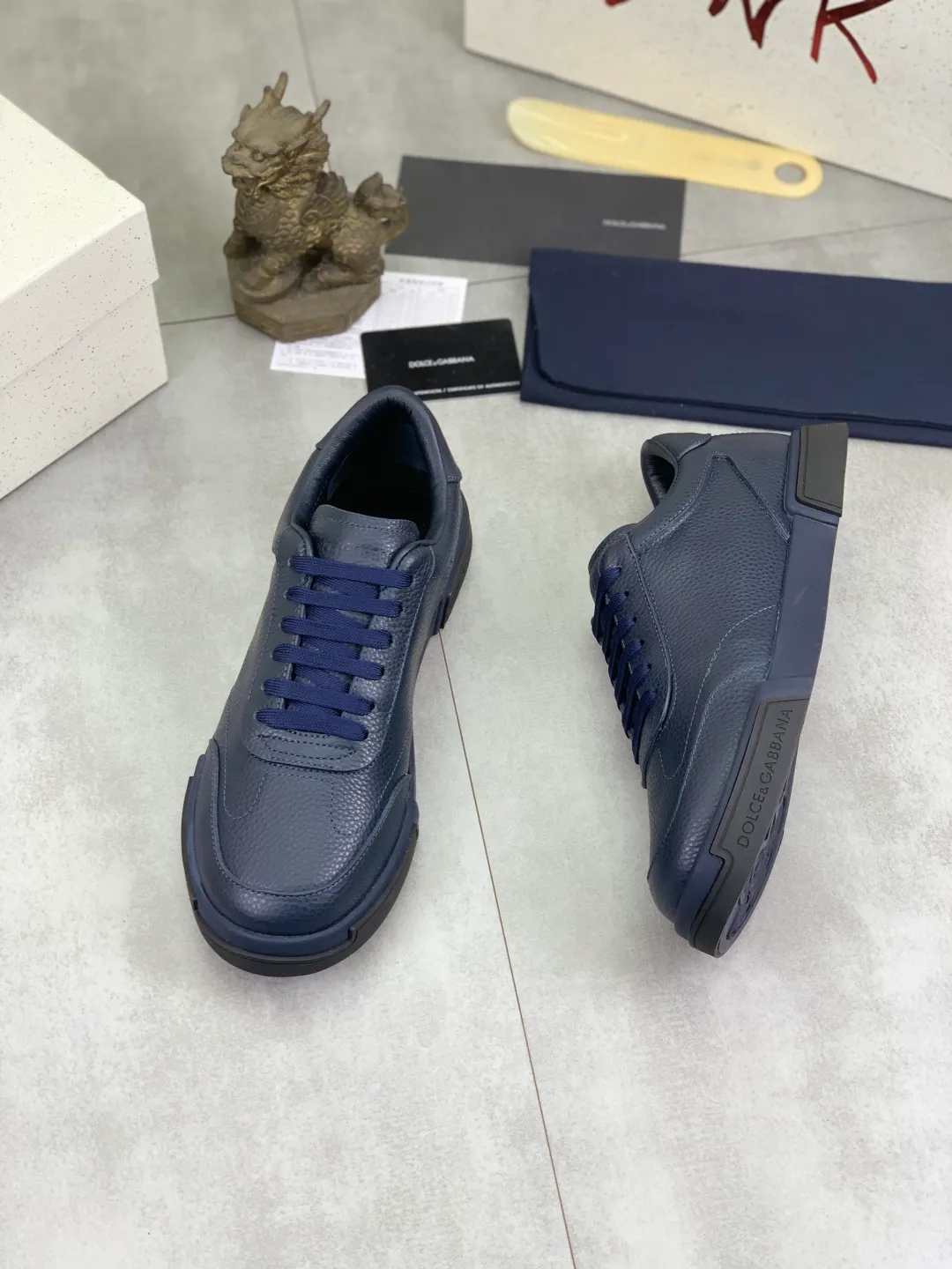 Men's shoes 💰P520 new model (DG-Dolce & Gabbana) latest popular 🔥🔥casual shoes, with brand signature details on the tongue, imported first-layer pebbled cowhide fabric, fashionable and versatile, can add luster to various looks. Create an exquisite design with unique dynamic vitality and modern atmosphere, showing modern elegance. Size: 38-44 (45 46 customized) Color: 4️⃣ colors available